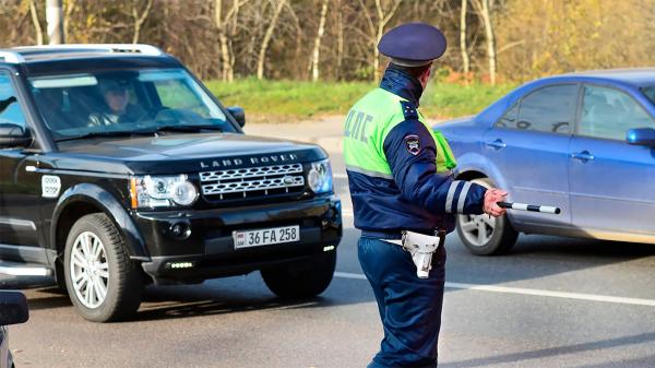 Владельцы автомобилей с иностранными номерами начали получать штрафы с камер на Ставрополье